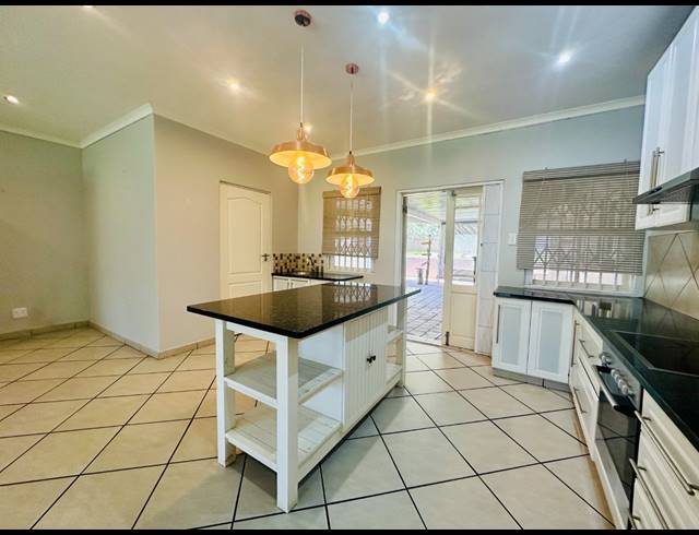 4 BEDROOM HOUSE FOR SALE IN MEER EN SEE